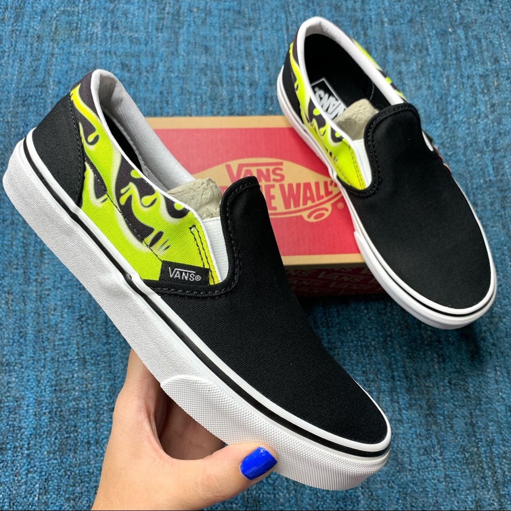Vans Classic Slip On Slime Flame Sneakers Halloween Juniors 7 or Womens 8.5 NWT
